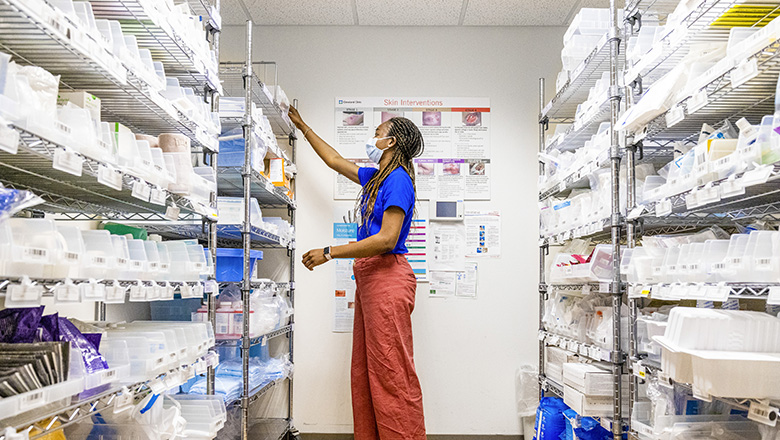 volunteer stocking shelves