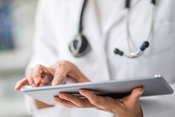 Concierge Medicine - Doctor Using iPad Close Up | Cleveland Clinic