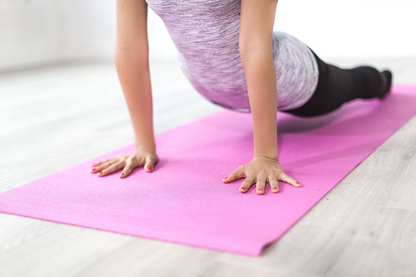 Yoga - Yoga Pilates Worman on Mat | Cleveland Clinic Canada