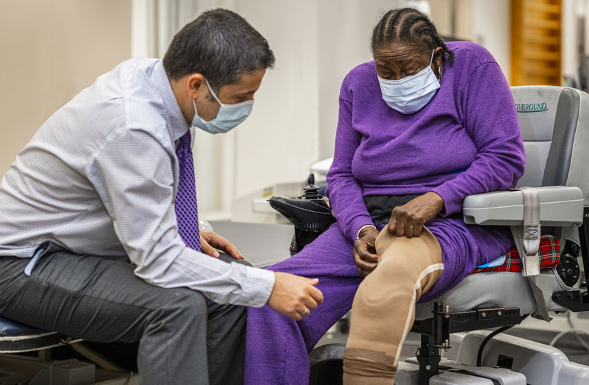 Cleveland Clinic doctor consulting a patient on her leg amputation.