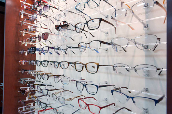 Glasses & Contacts | Cleveland Clinic