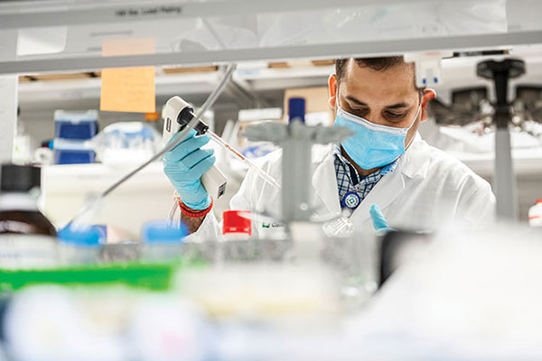 A Cleveland Clinic caregiver conducting research.