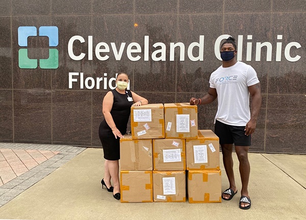 NFL defensive end Al-Quadin Muhammad shows his support for Cleveland Clinic Florida's frontline caregivers