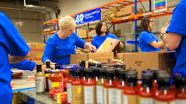 Cleveland Clinic volunteers at food bank.