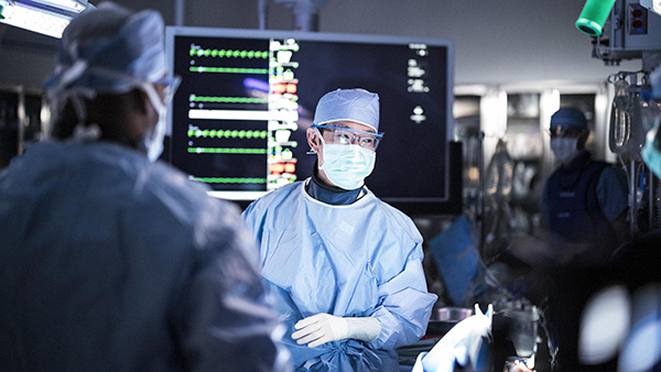 Cleveland Clinic heart surgeons in surgery