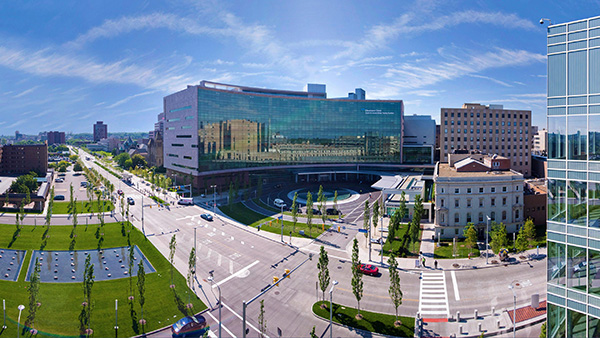 J Building and Miller Family Pavilion entrance at Cleveland Clinic main campus