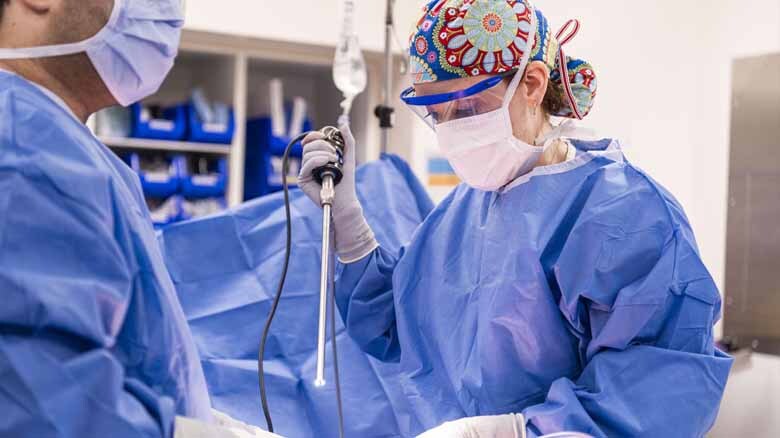 Cleveland Clinic physician Linda Bradley, MD performs surgery on a female patient