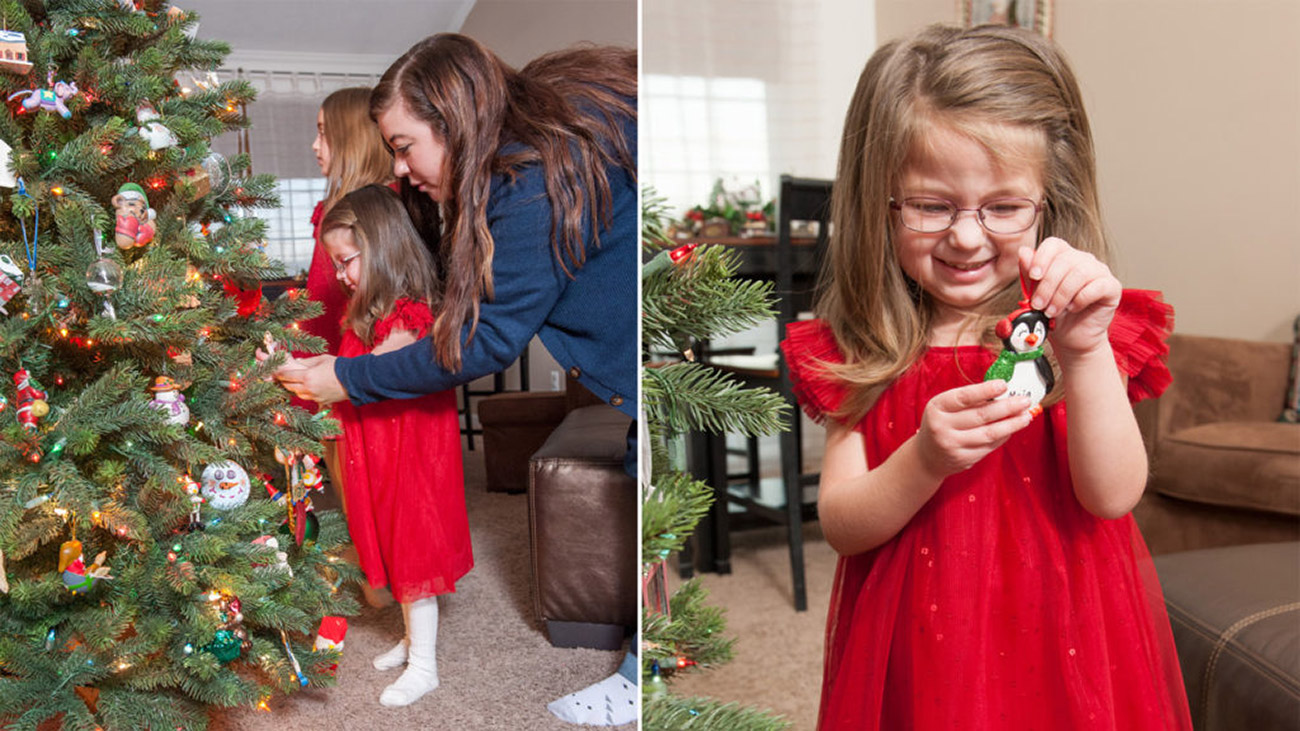 Maja and her family decorating their tree at home.