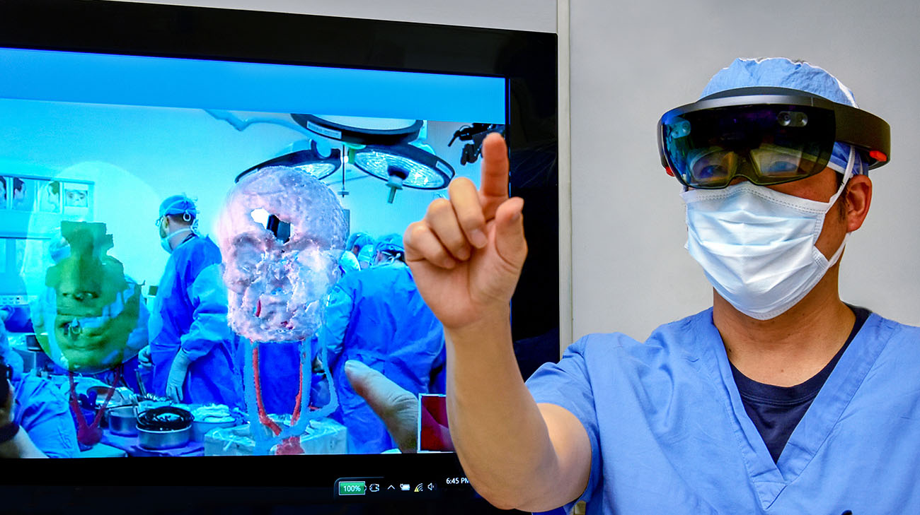 Kihyun Cho, M.D., a member of Cleveland Clinic’s face transplant surgical team, uses HoloLens for preoperative face transplant surgery planning, for Katie Stubblefield’s surgery. (Courtesy: Cleveland Clinic)