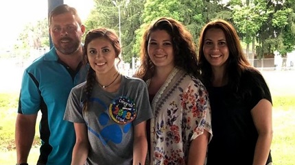 Kara (far right) has been enjoying time with her family without experiencing any complications from her leadless pacemaker. (Courtesy: Kara Reamer)