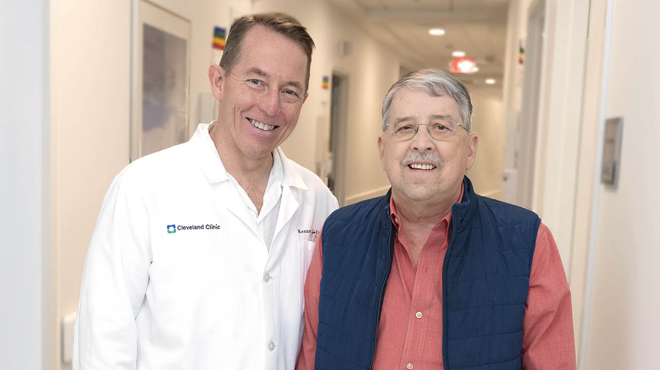 Ex vivo lung perfusion patient, Dan Lynch, with Dr. Kenneth McCurry.