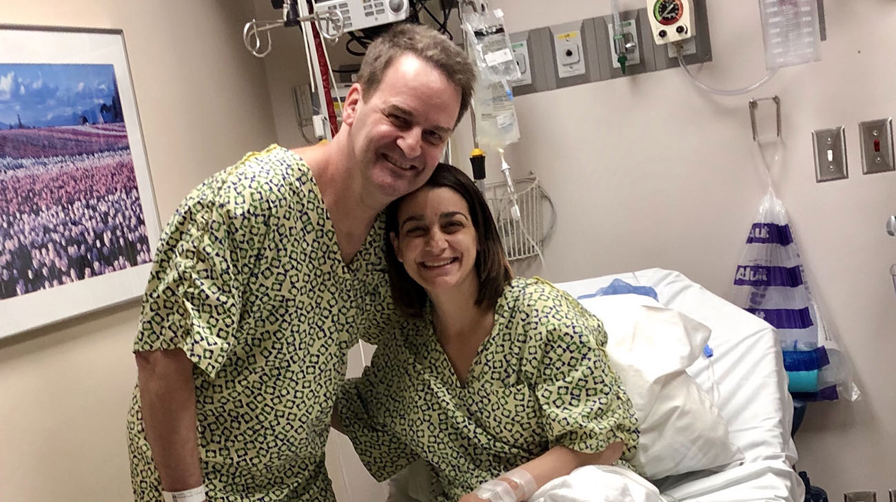 Jim and Amanda moments before their kidney transplant surgereis. (Courtesy: Amanda Egli)