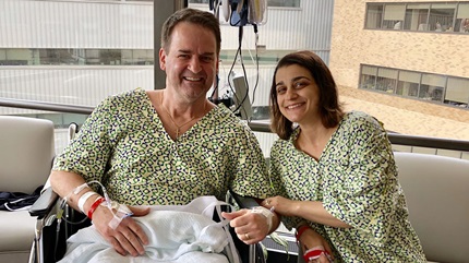 Jim and Amanda see each other first time a day after their successful kidney transplant surgeries. (Courtesy: Amanda Egli)