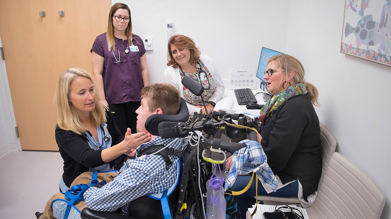 Thomas (center) and his mom, Sue (far right), meet with his care team — (left to right) Dr. Kalady, student Marisa Adams, and Nurse practitioner Julie Corder. (Courtesy: Cleveland Clinic)