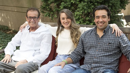 Abraham Aviv with his daughter Shiri and her boyfriend, Nikko. (Courtesy: Cleveland Clinic)
