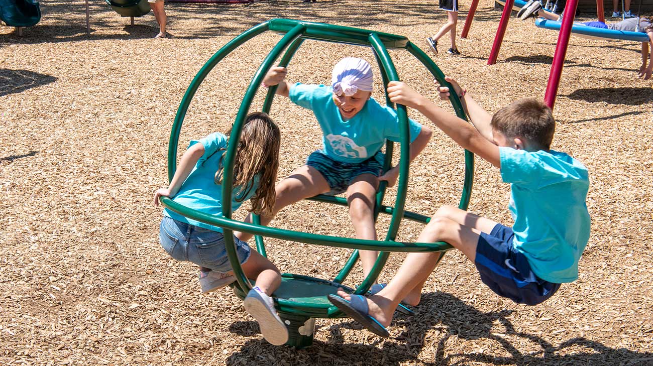 Lucy treatments were usually short, giving her time to be a kid with her brother and sister. (Courtesy: Cleveland Clinic)
