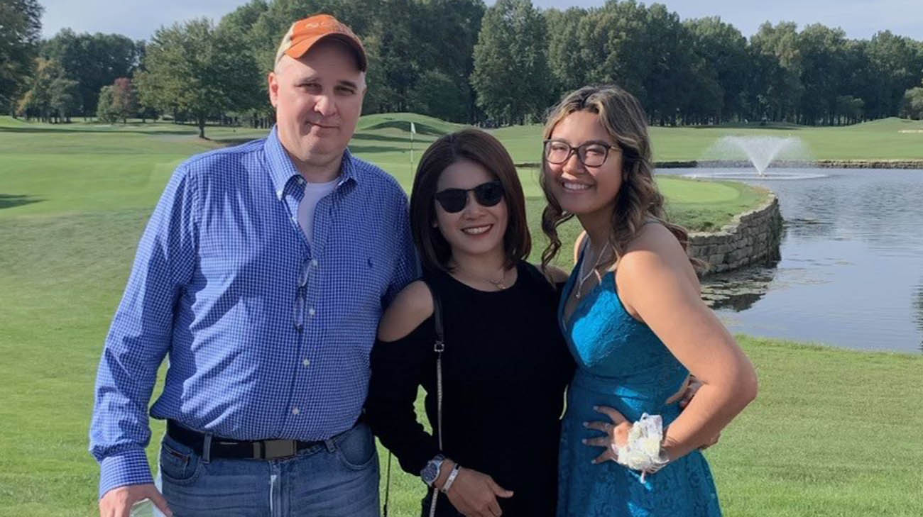 Sandy with her mother and father. 