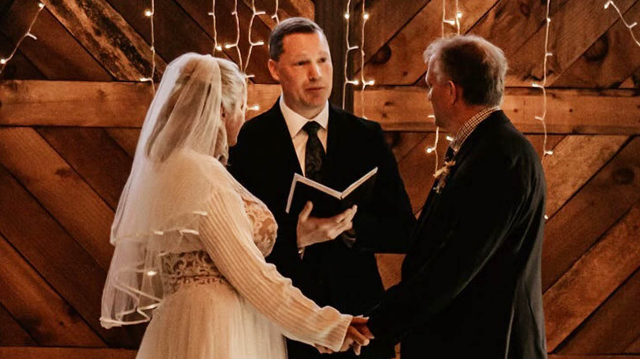 When Erik was healthy enough to leave the hospital he asked Cleveland Clinic chaplain Brent Raitz to officiate his and Jennifer's wedding. 