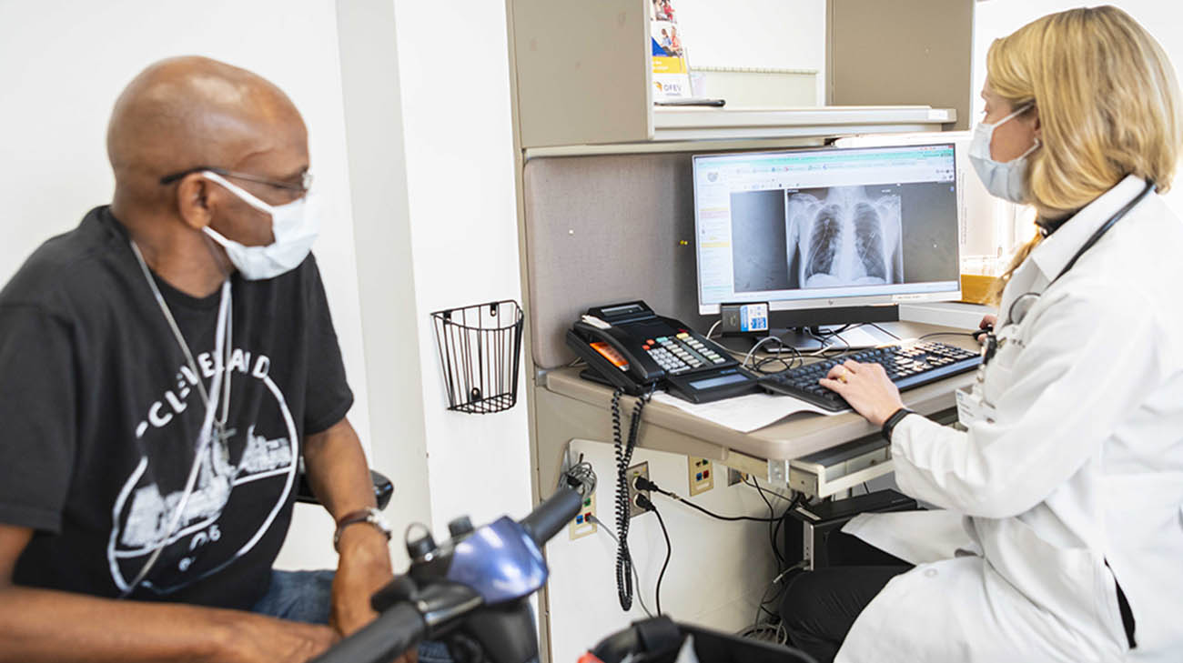 Tommy and Cleveland Clinic pulmonologist Rachel Taliercio during a follow-up appointment. 