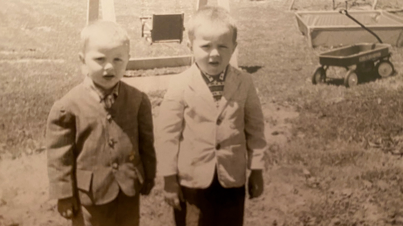 Brothers Gary and Jeff Foster as kids. 