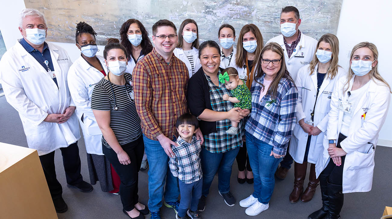 Organ donor, Lori Seitz, with transplant recipient, Emma Murphy and family, alongside their Cleveland Clinic care team the first day Lori and Emma met. 