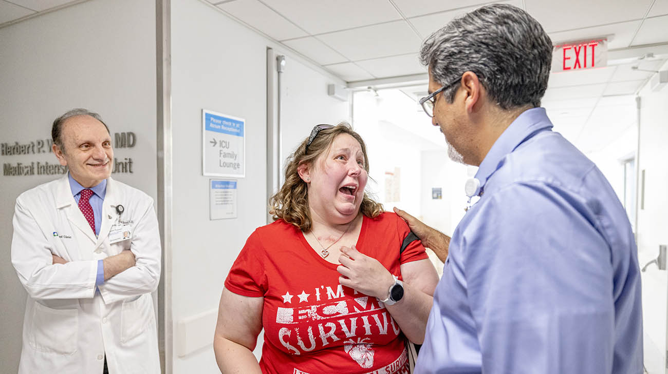 Bianca at Cleveland Clinic ICU reunited with one of her pulmonologists Eduardo Mireles-Cabodevila, MD. 