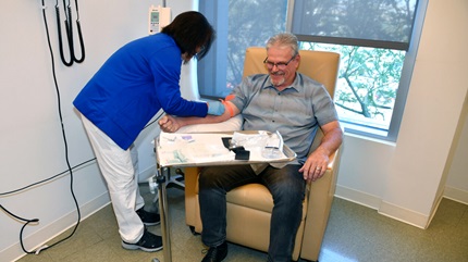 Dan receiving lecanemab at Cleveland Clinic Lou Ruvo Center for Brain Health.