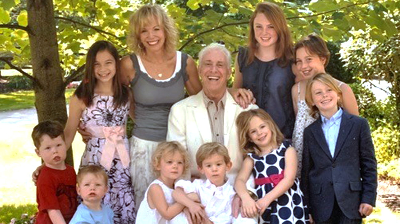Jan Jones with her late husband, Dr. Shelly Artz, and their nine grandkids. 
