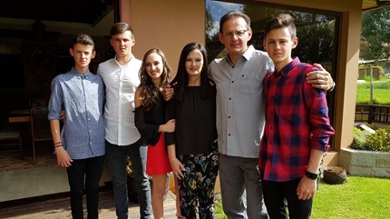 Isabel Córdova and her husband with their four children.