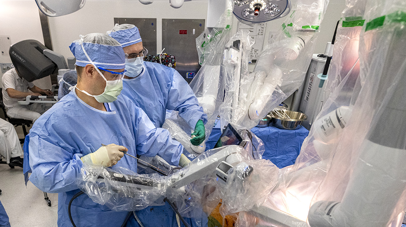 Cardiothoracic surgeons at Cleveland Clinic perform an innovative transcervical aortic valve replacement.
