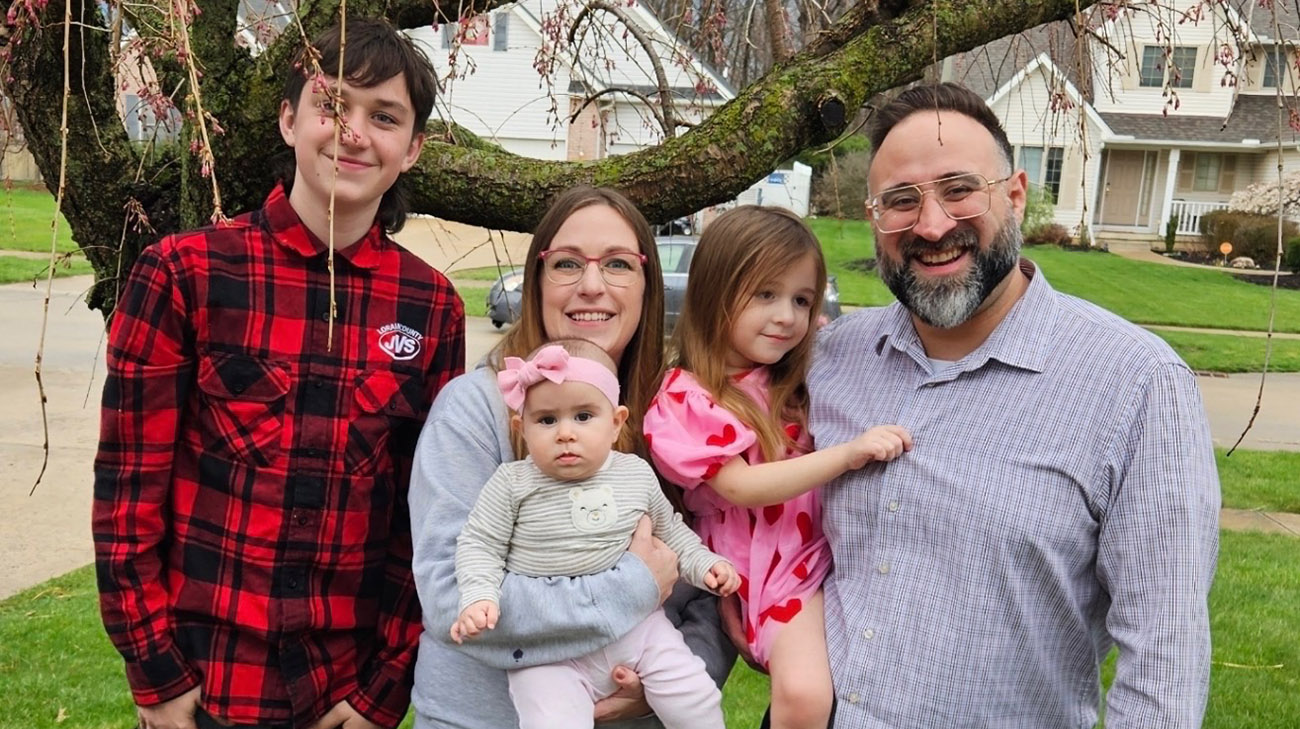 Dani Reyes, 4 years old, and her family.