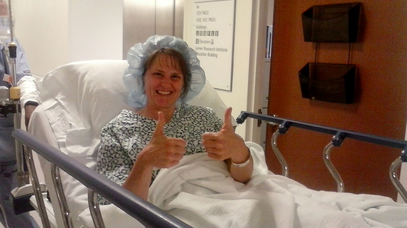 Becky Cable gives thumbs up before liver transplant surgery at Cleveland Clinic. (Courtesy: Becky Cable)