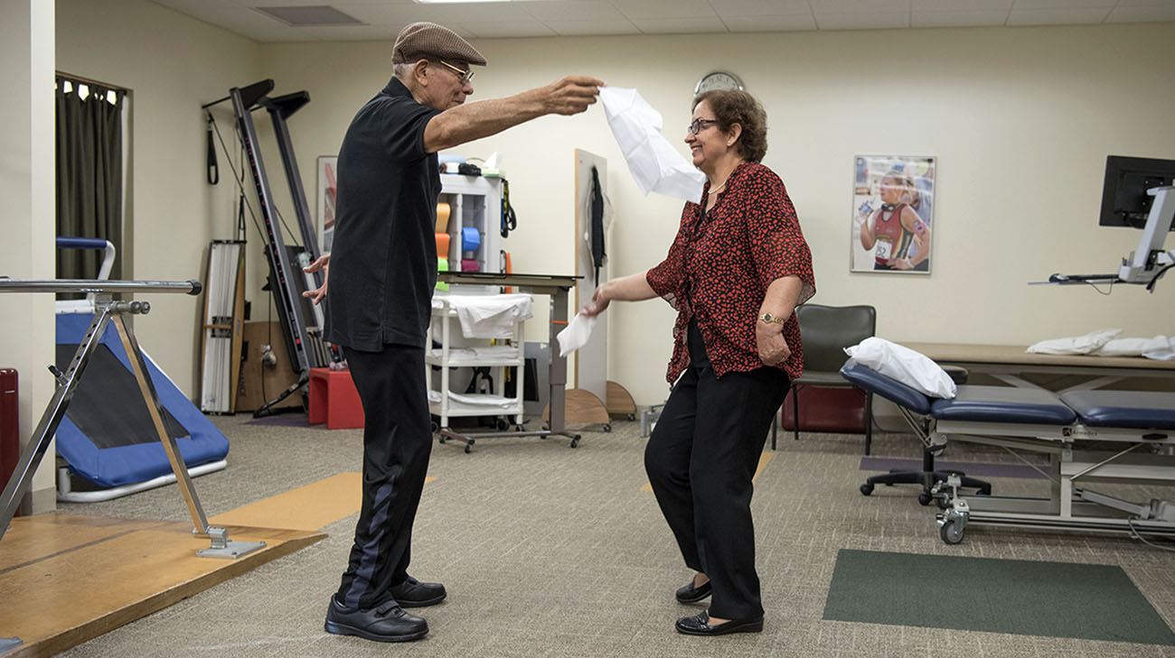 Angel and his wife, Raquel, dance at a physical therapy appointment. (Courtesy: Cleveland Clinic)